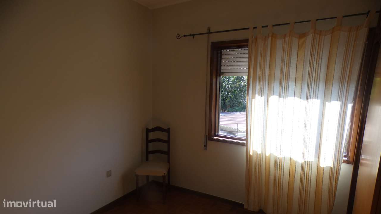 Moradia T5 Vila Nova da Telha-3