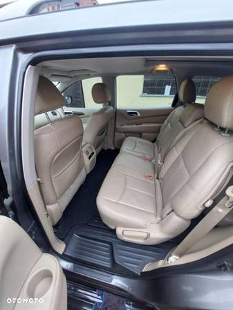 Nissan Pathfinder - 12