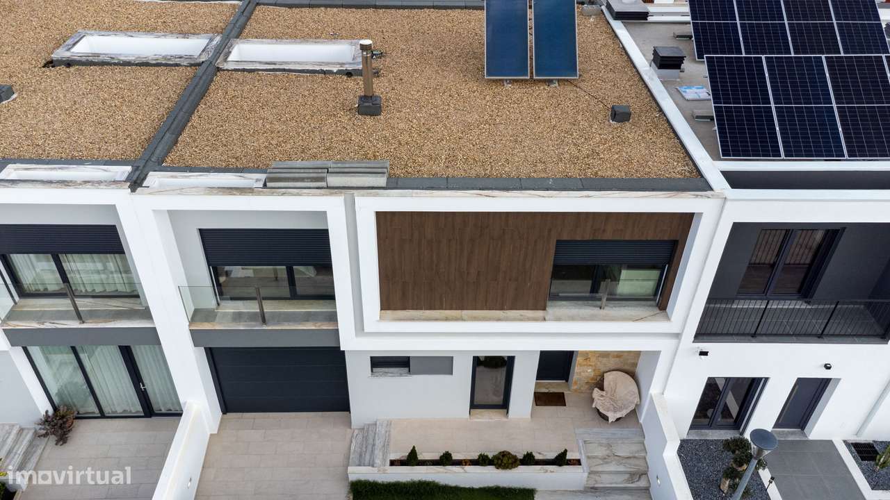 Moradia T4 Semi-Nova-29