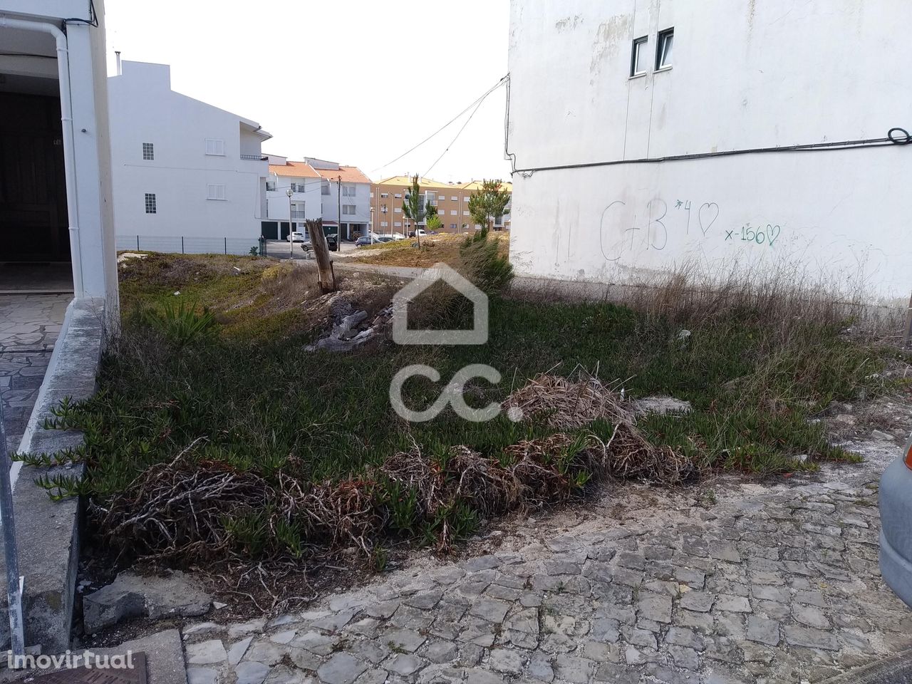 Vende-se lote terreno na Nazaré para construção de apartamentos.