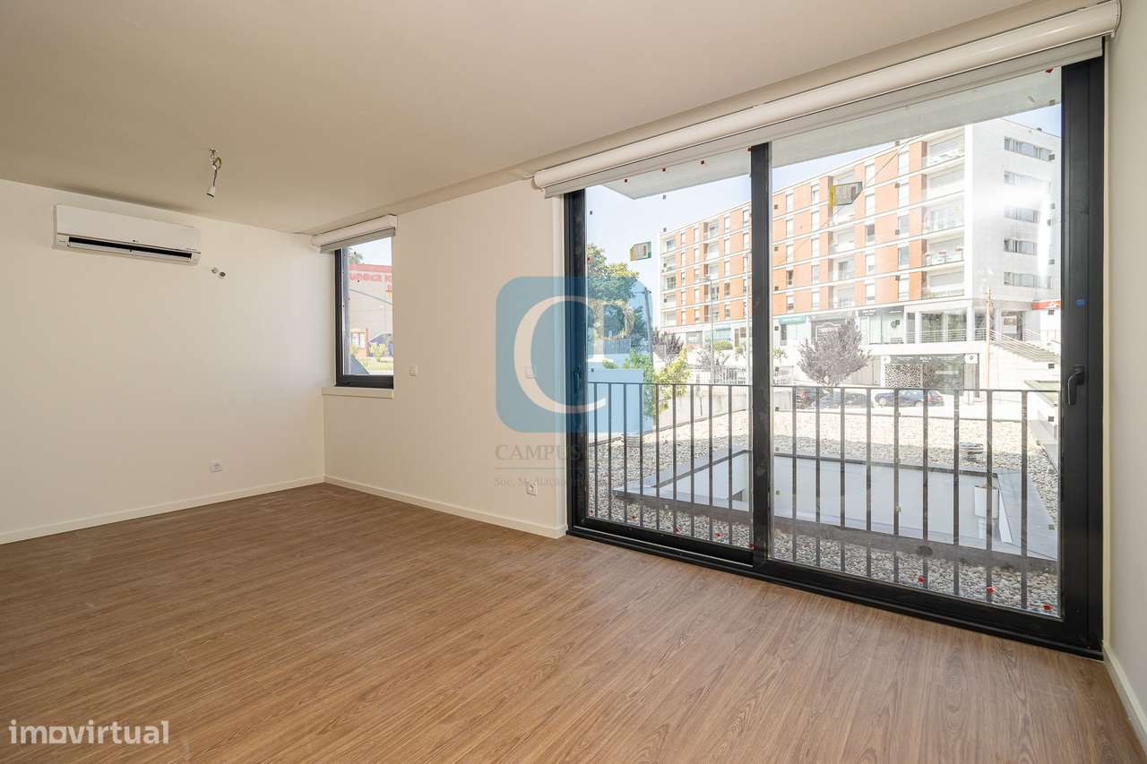 Apartamento T1Kit novo, em frente ao Hospital São João - Grande imagem: 4/17