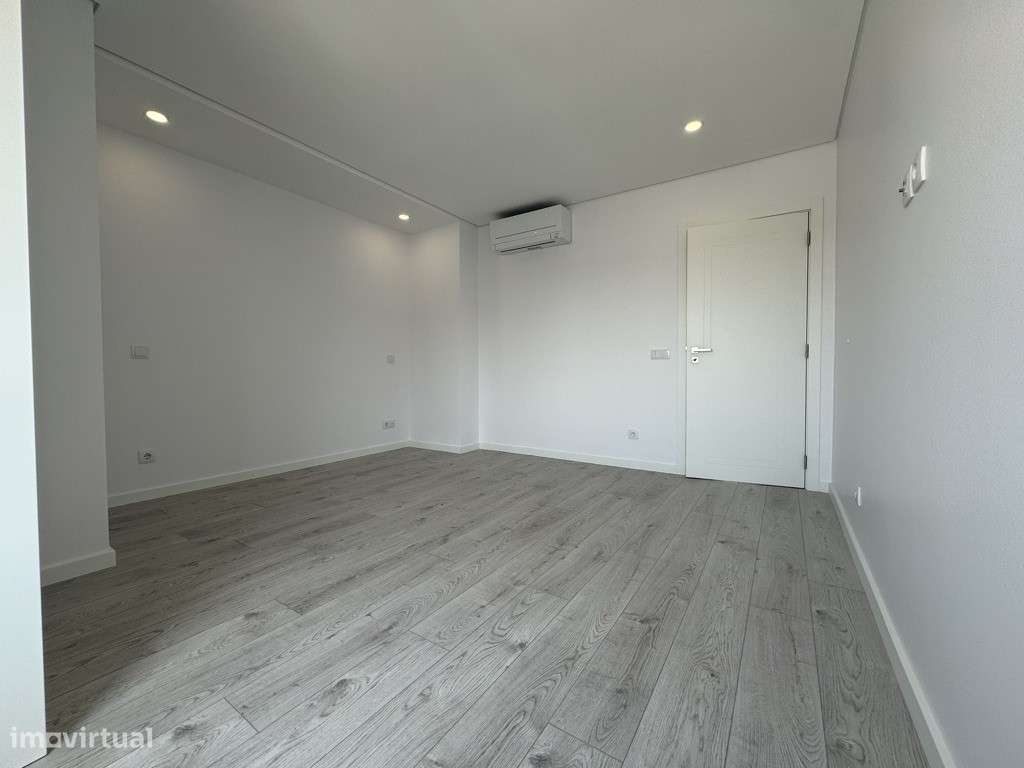 T4 Duplex Moderno com Terraços Amplos|Churrasqueira|Garagem Box-11