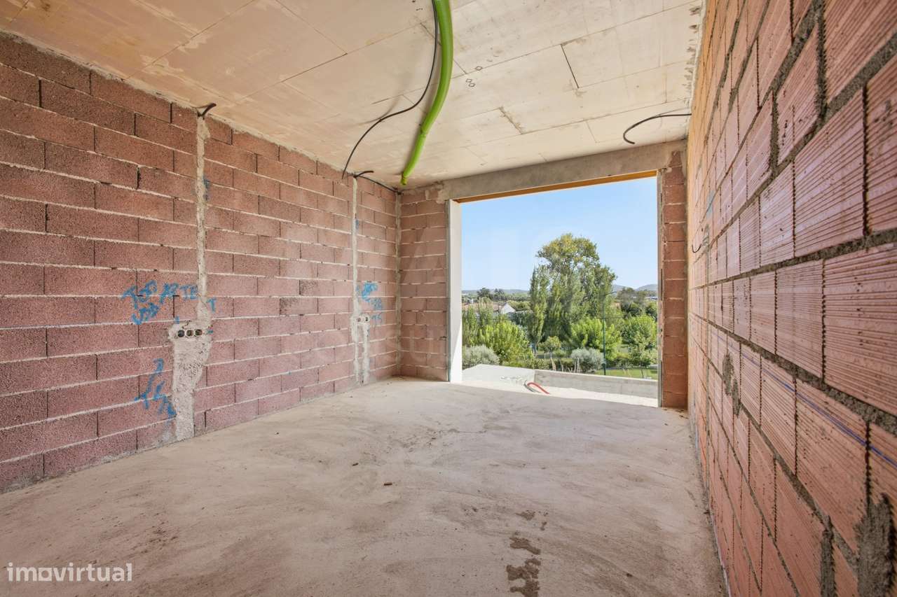 Moradia T4 com piscina em lote de 759m2 em Amoreira Óbidos-19
