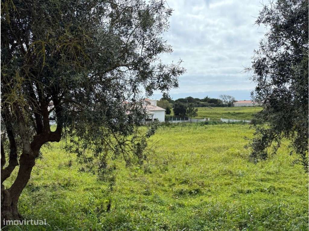 Terreno de construção livre para moradia(s) térrea(s) e isolada(s)-7
