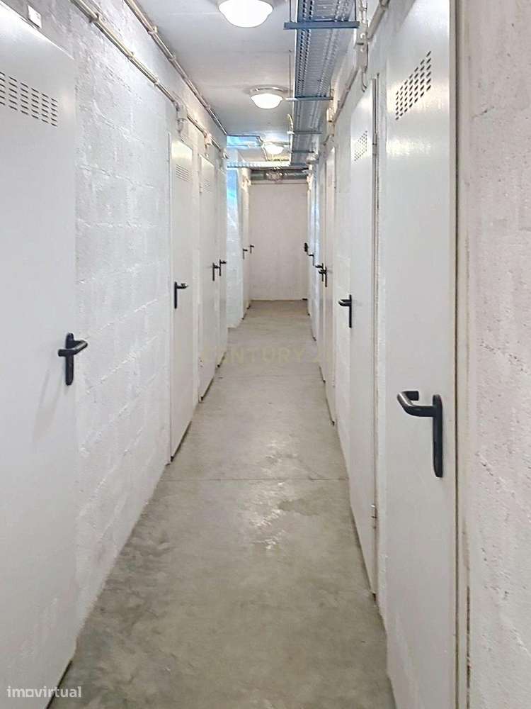 Apartamento T2 com Vista Panorâmica em Beato, com vigilância no condôm-17