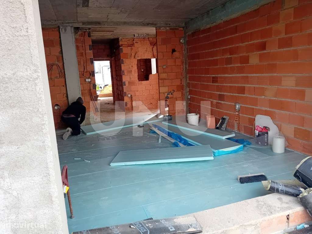 Moradia com Piscina-5