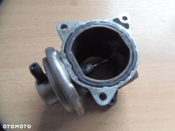 Zawór EGR Volkswagen Seat Skoda 1.9 TDi 038129637D - 1