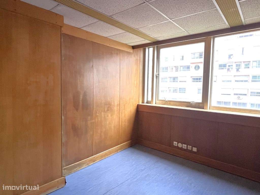 Escritório com 266 m2 junto ao Centro Comercial das Olaias-4