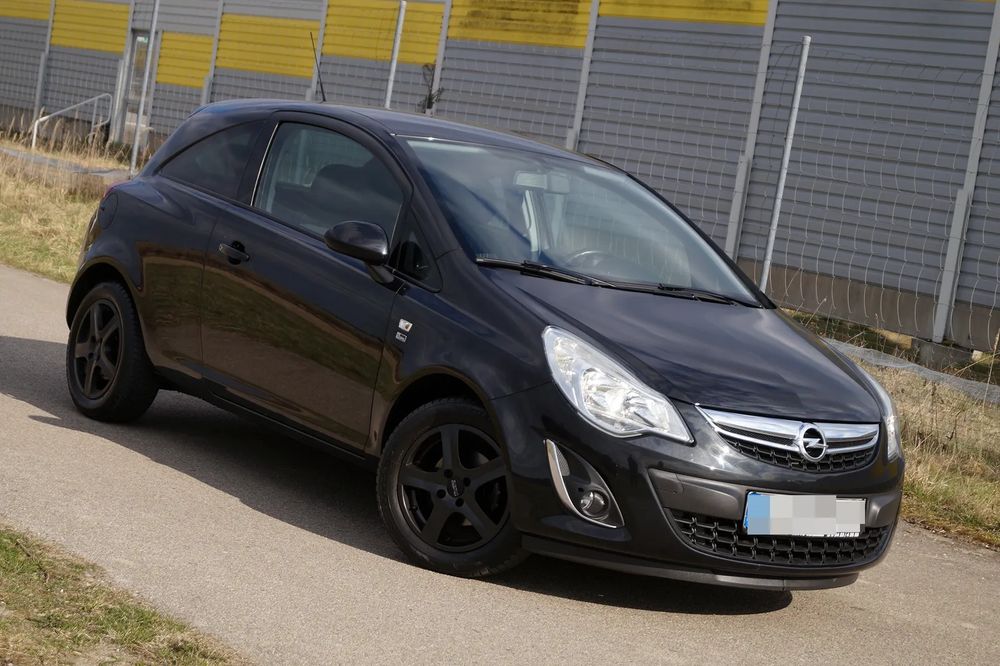 Opel Corsa D 1.4 16V Cosmo 2012