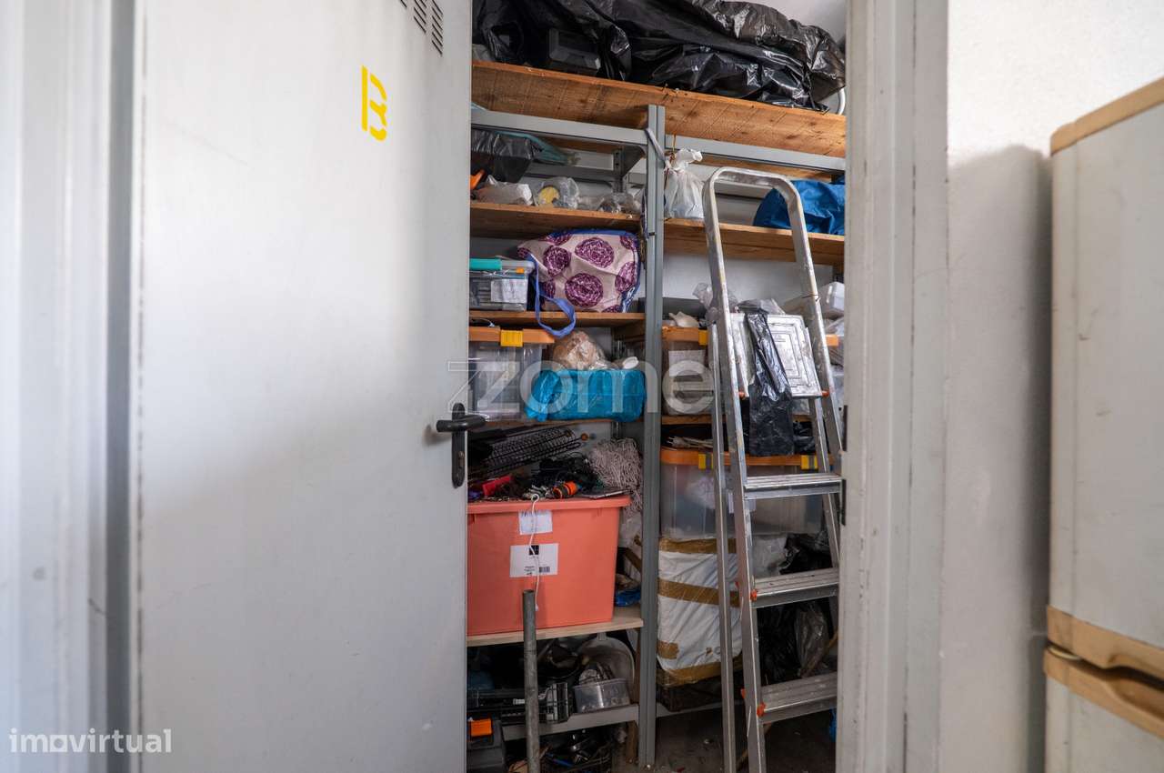 Apartamento T3 com garagem, varanda e arrumos-25