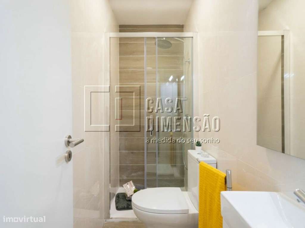 Apartamento de tipologia T3 com varandas em Benfica!!-15