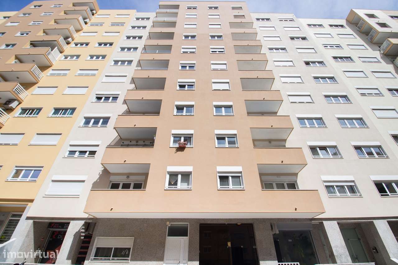 Apartamento T2 com garagem em Nova Carnaxide-15