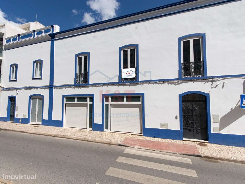Moradia Bi Familiar T7 Com Garagem E Jardim