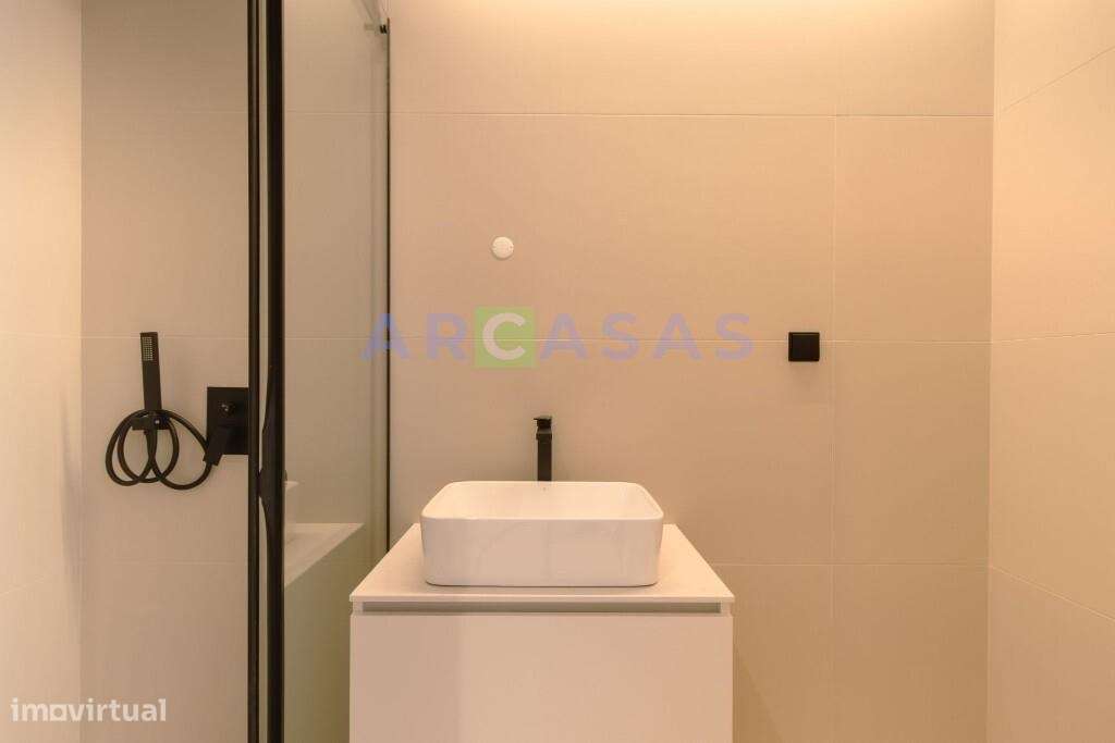 Apartamento T1 com terraço e lugar de garagem em São Cosme, Gondomar-6