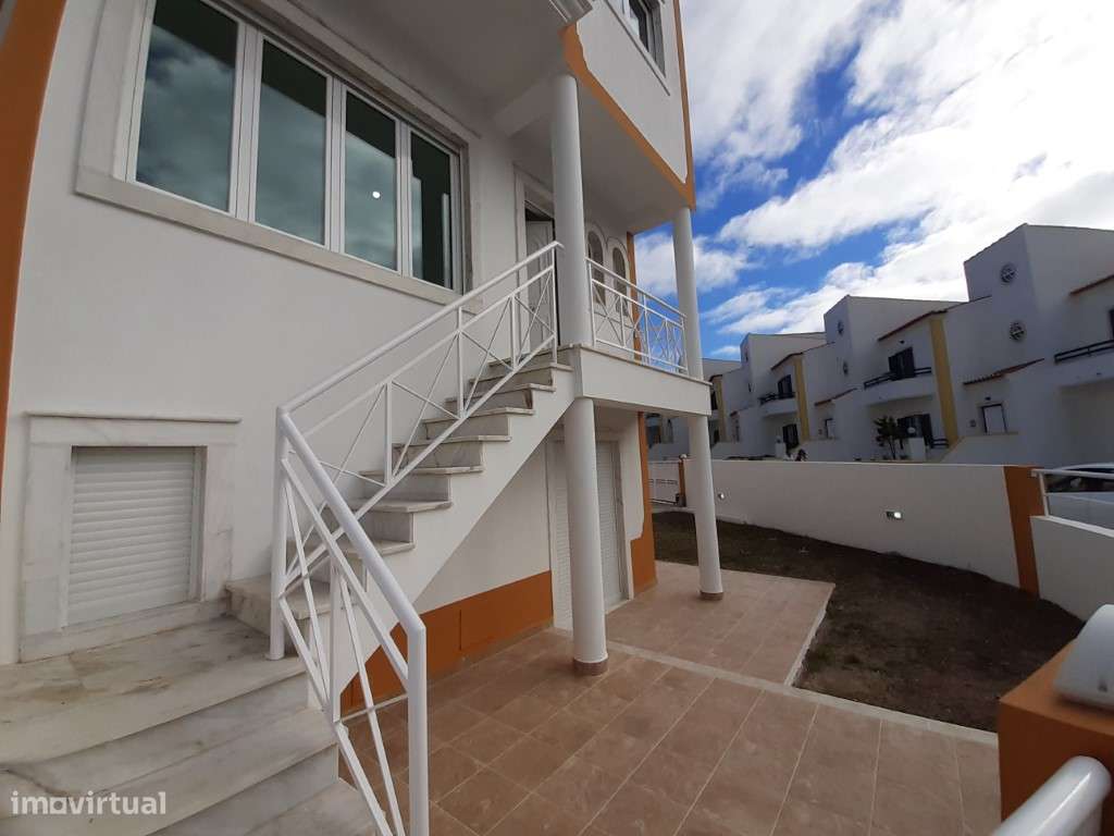 Moradia V3+1 c/vista mar na Ericeira-38