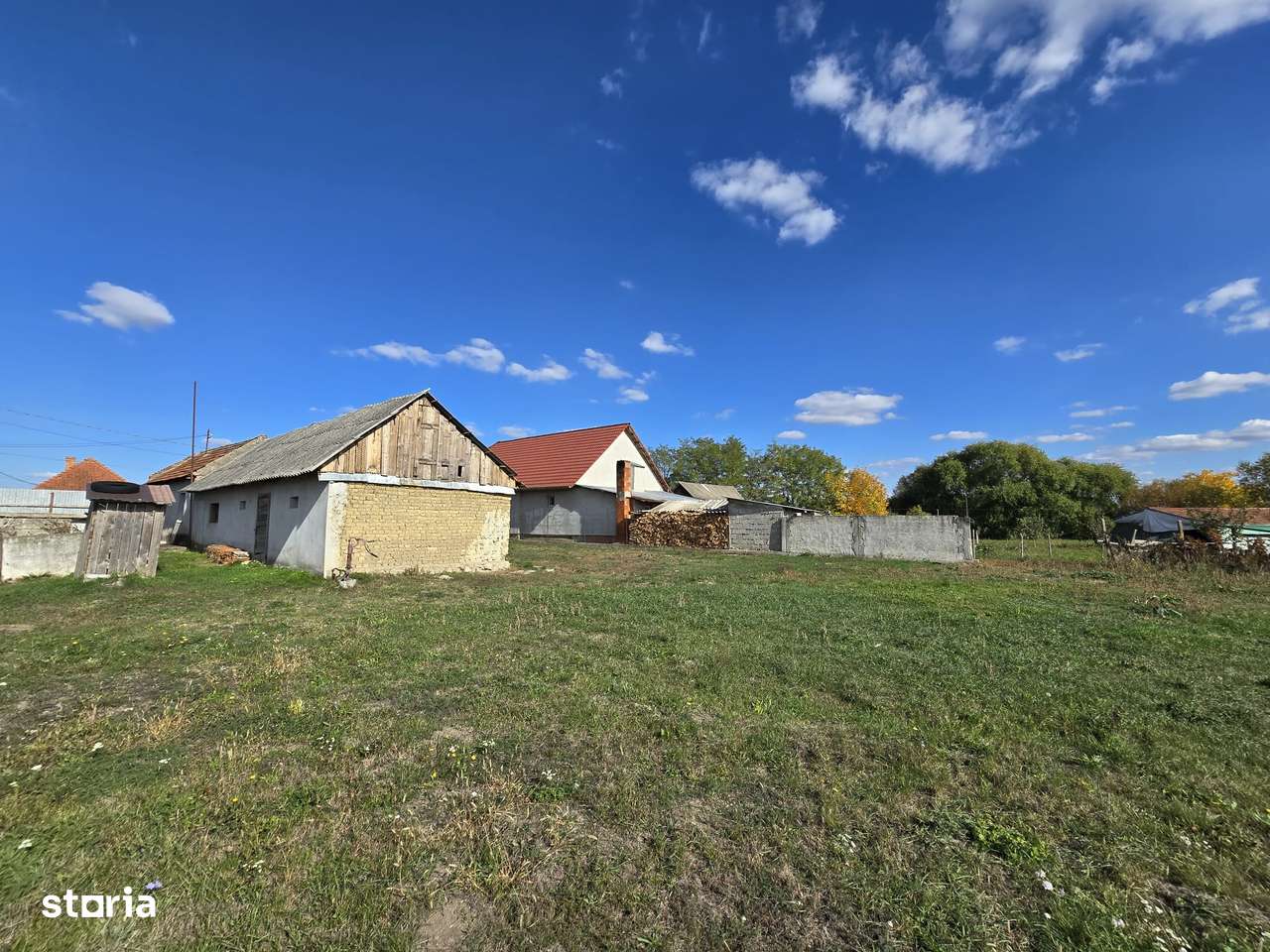 Casa cu doua corpuri de cladire si teren de 5.756 mp - Simand - Imagine principală: 5/6