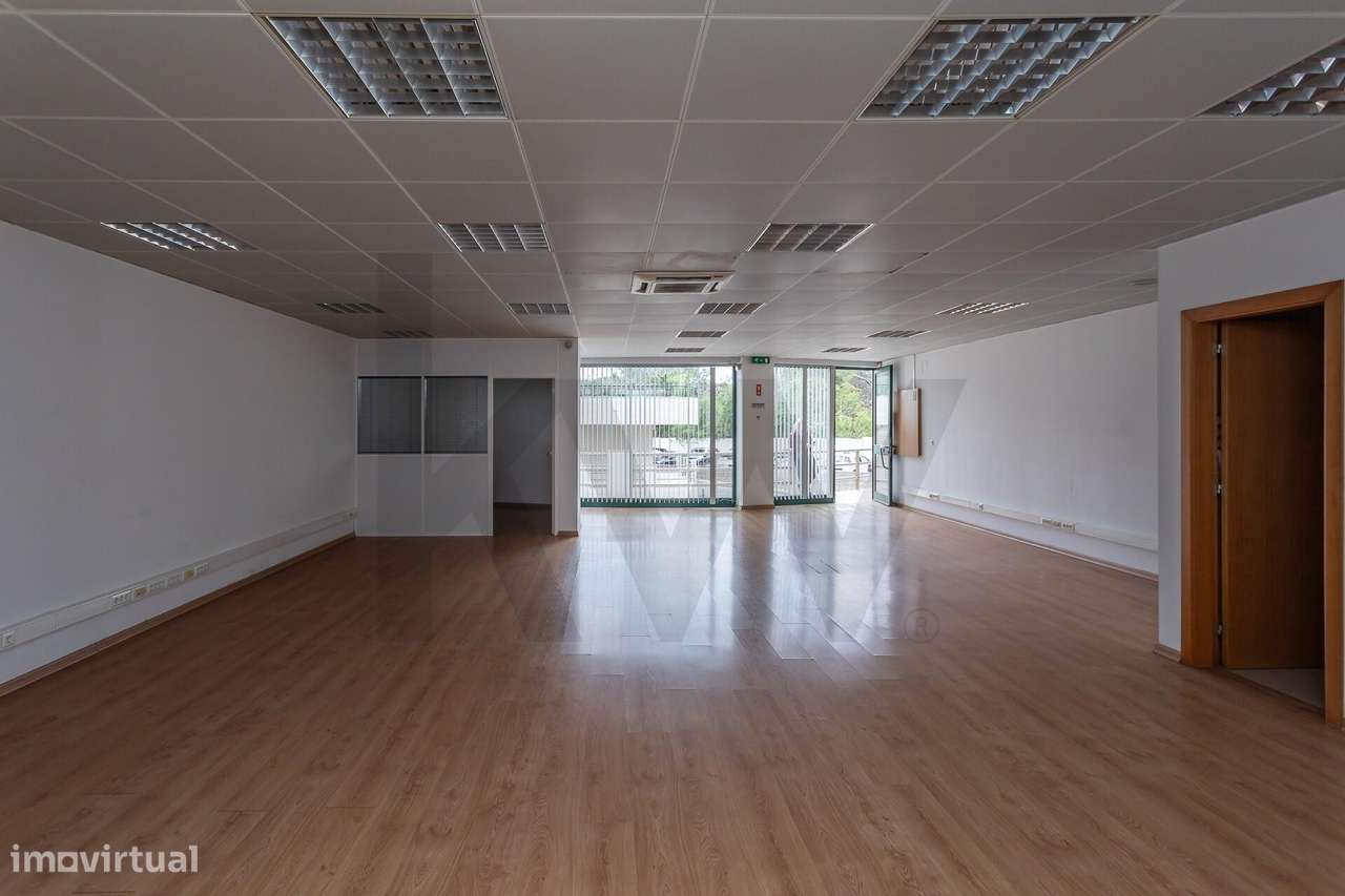 Loja/Escritório com 75m2 para Arrendar - Quinta de São Gonçalo, Carcav - Grande imagem: 4/18