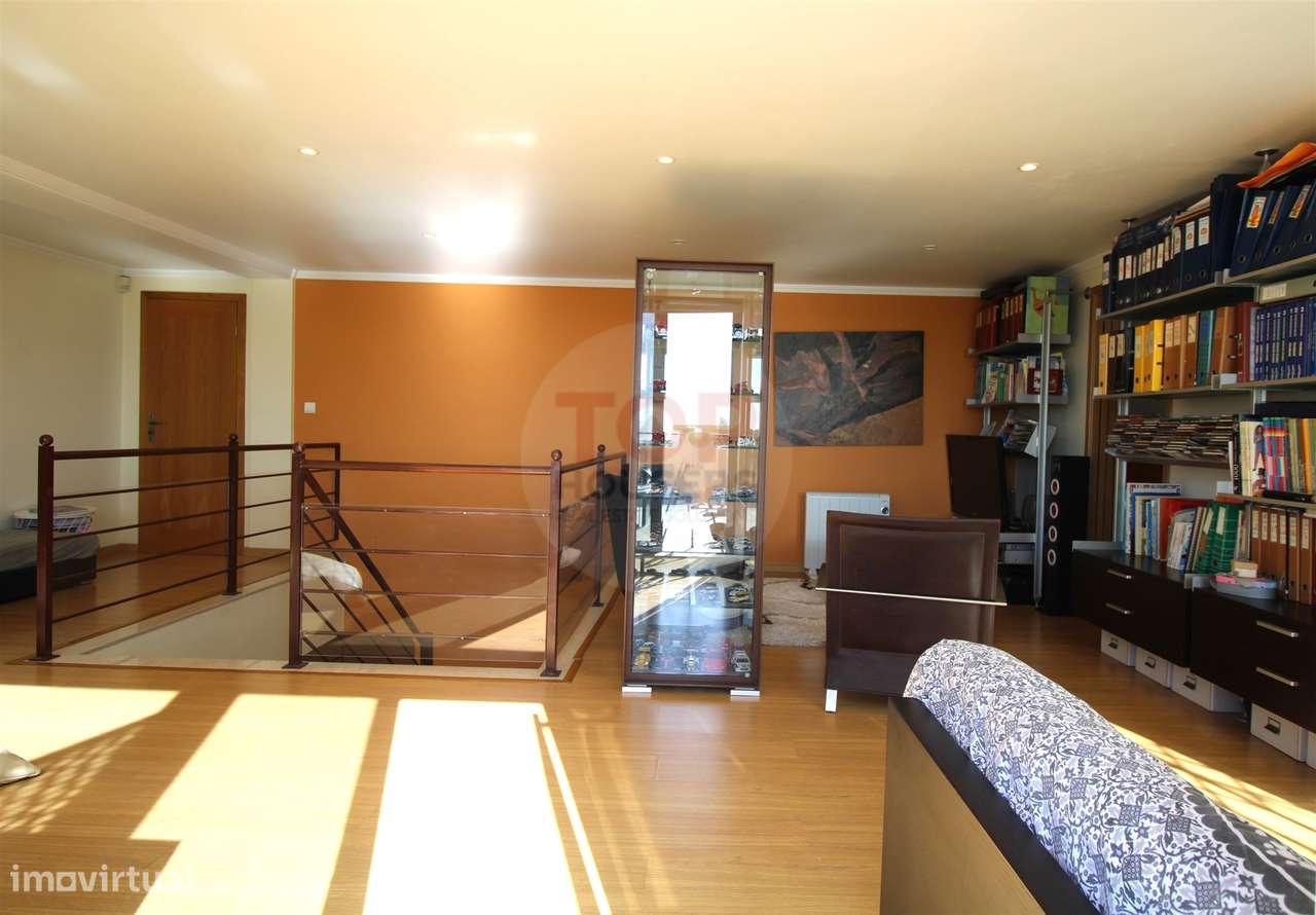 Penthouse T4+1 com Terraço Panorâmico e dois estacionamentos-23