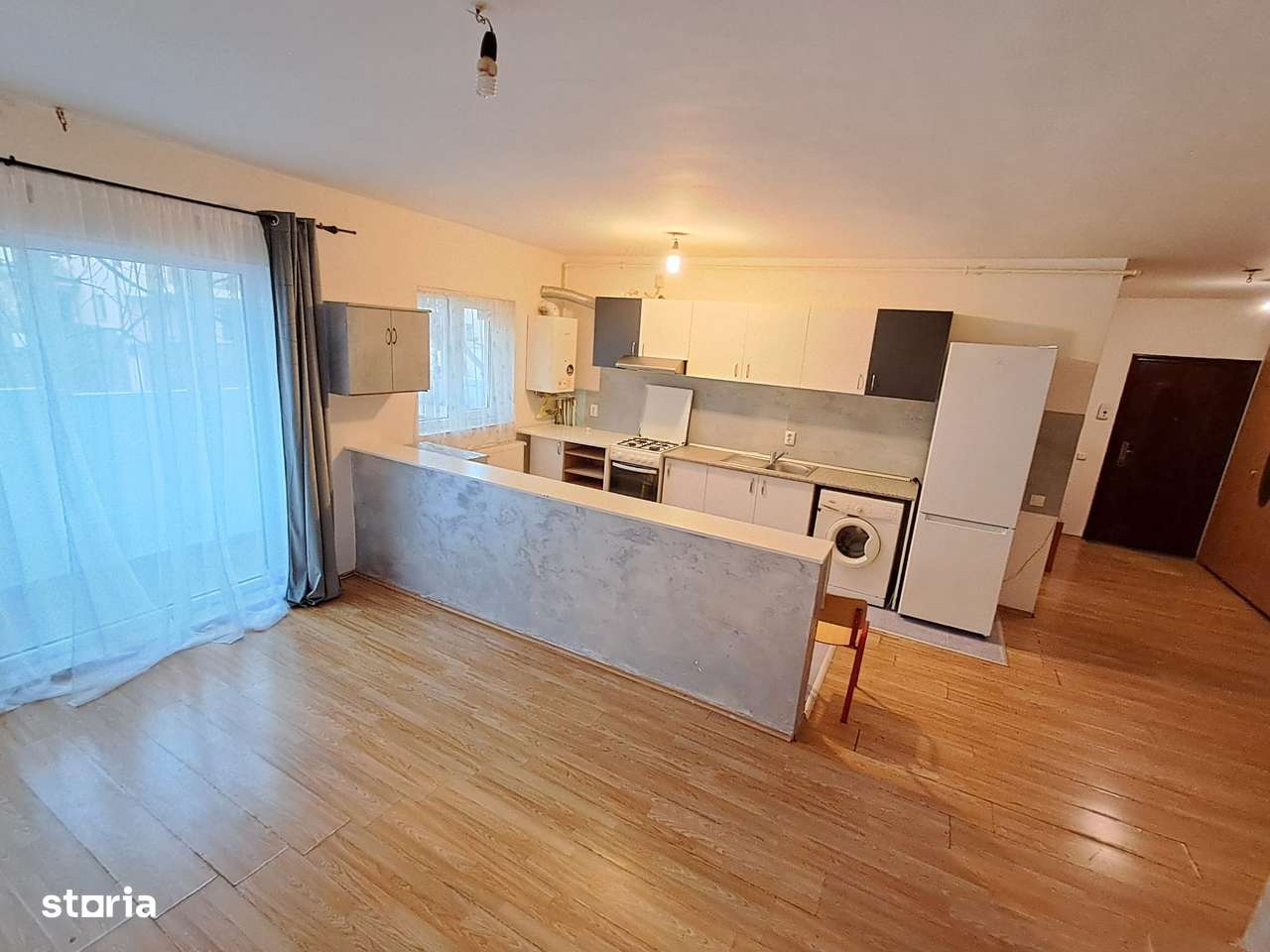 Apartament 2 cam 56 mp,balcon inchis 5,98 mp, zona Florilor Floresti-0