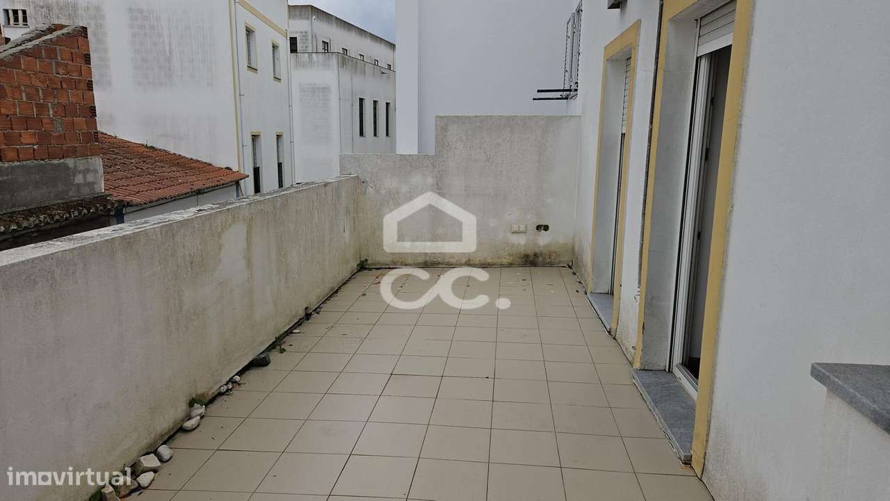 Andar de moradia V3 com terraço, localizada perto da biblioteca-28