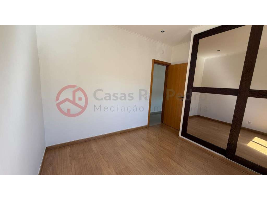 Apartamento T2 com logradouro e churrasqueira na Cova da Piedade, A...-12