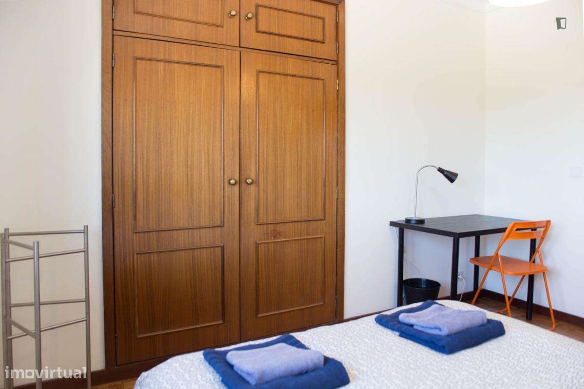 Quarto - localizado em Paranhos Porto - Grande imagem: 5/6