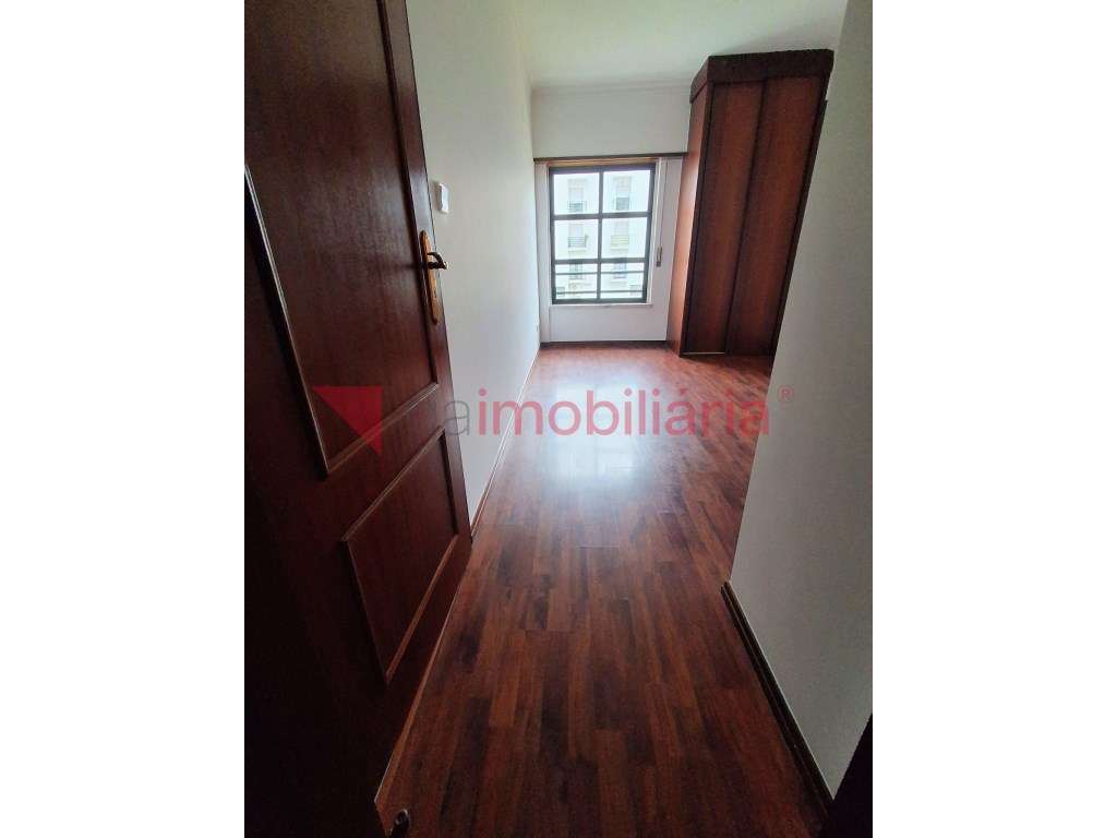Apartamento T2+2 em Paredes, Alenquer-14