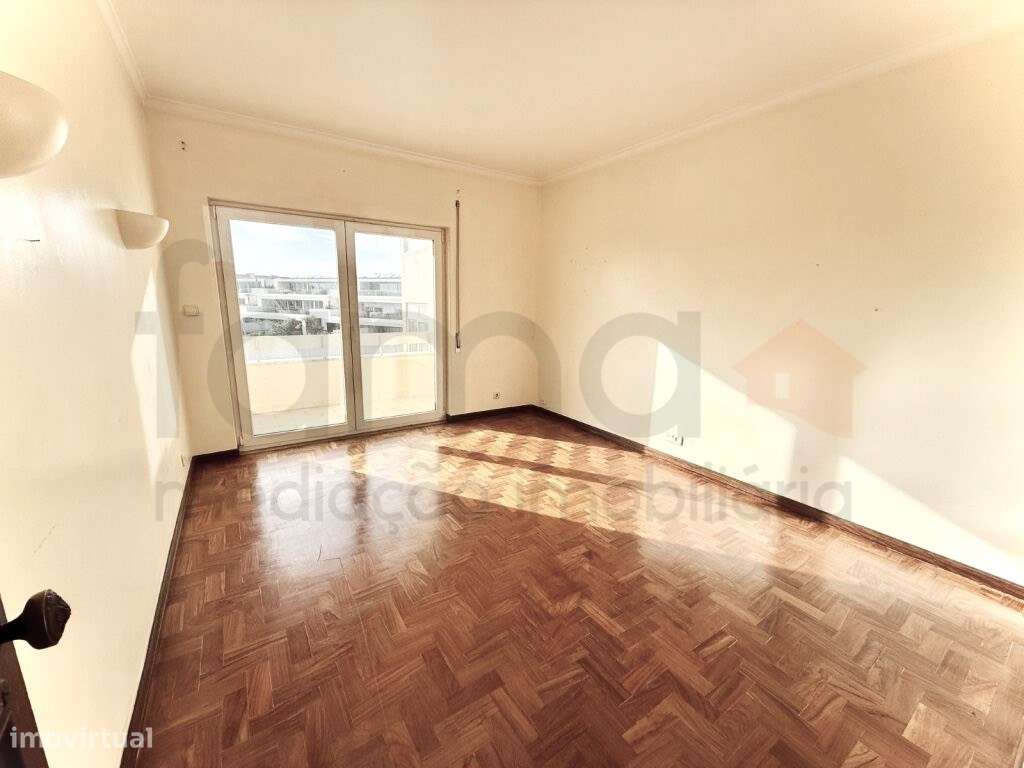 APARTAMENTO T4 EM OEIRAS-43