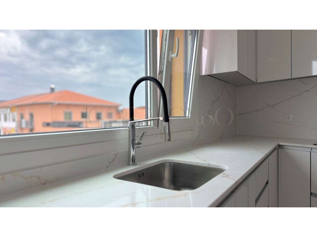 Excelente Apartamento T2 localizado na Zona Central de Azeitão-6