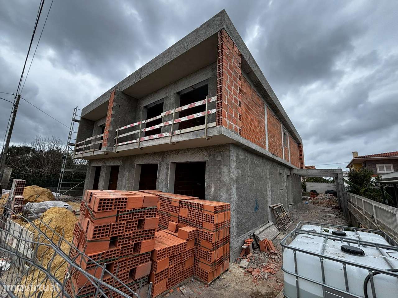 Moradias T4 com 3 suítes e piscina em Fernão Ferro. - Grande imagem: 2/33