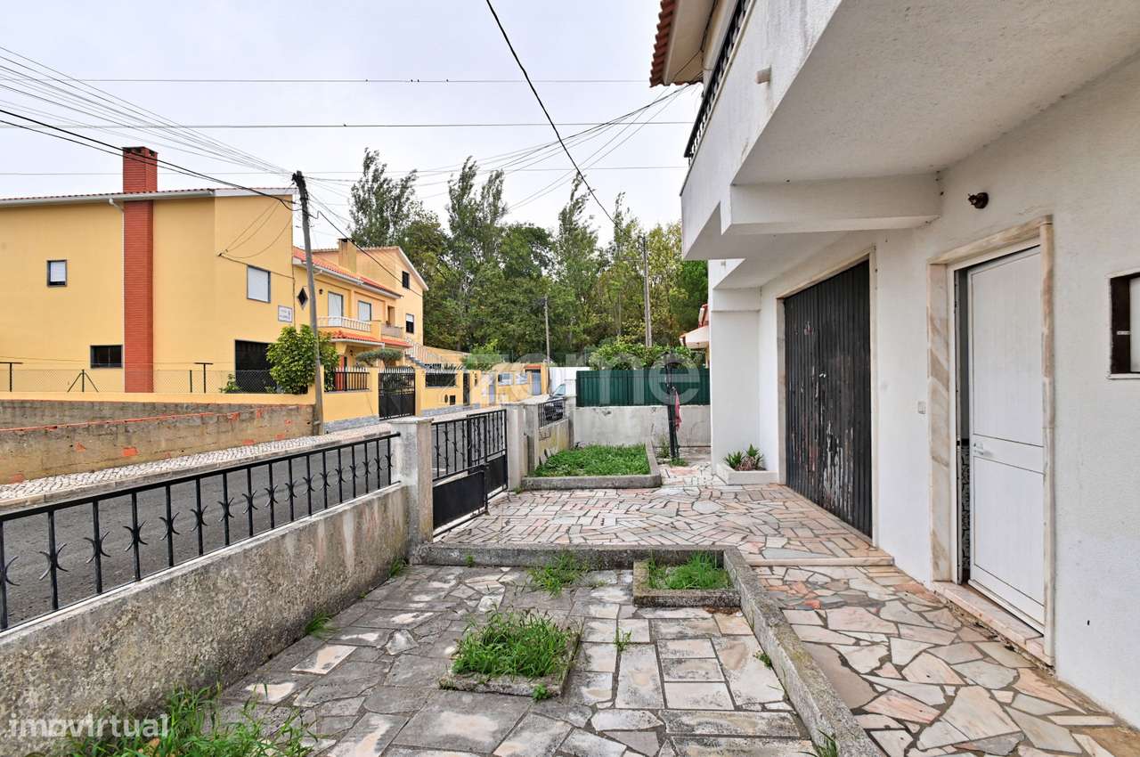 Moradia T4+2 com sótão, garagem e anexo em Matos Cheirinhos - Grande imagem: 5/49