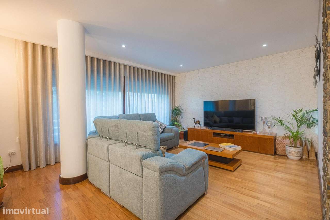 Apartamento Duplex Remodelado – Rotunda do Lavrador, Maia - Grande imagem: 3/48