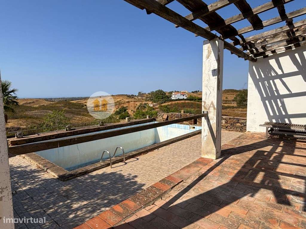 Moradia de estilo tradicional- Charme, vistas sob a Serra e Mar-53