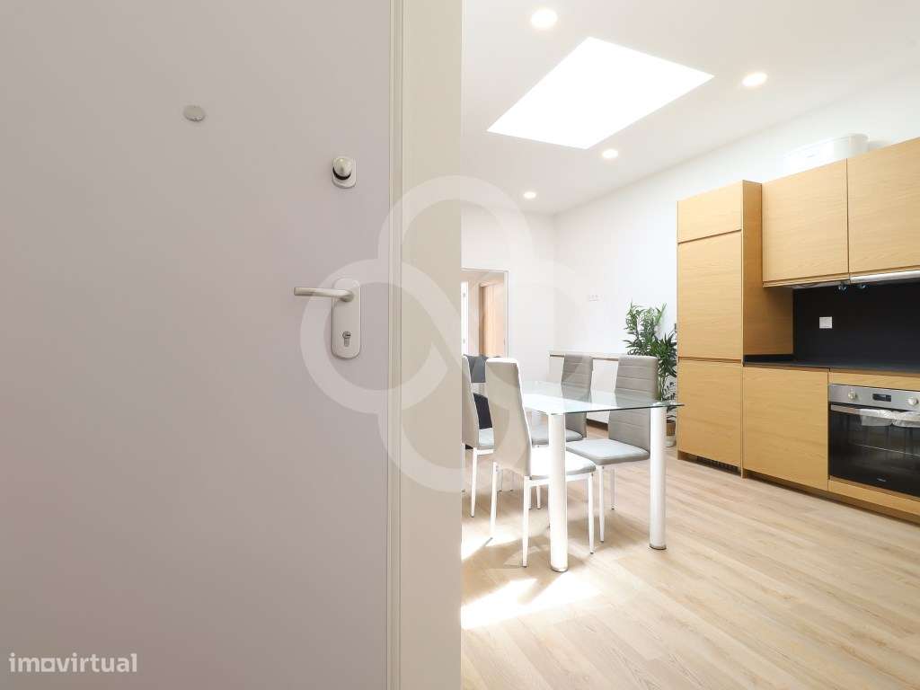 Apartamento T2 renovado totalmente com muita luz natural nos Anjos ...-5