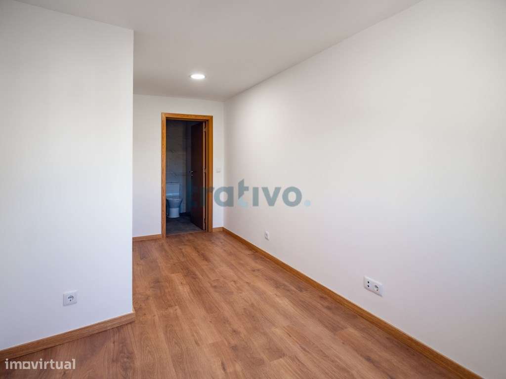 Moradia T2 Totalmente Reabilitada | Zona exterior com 45 m² | Santa...-7