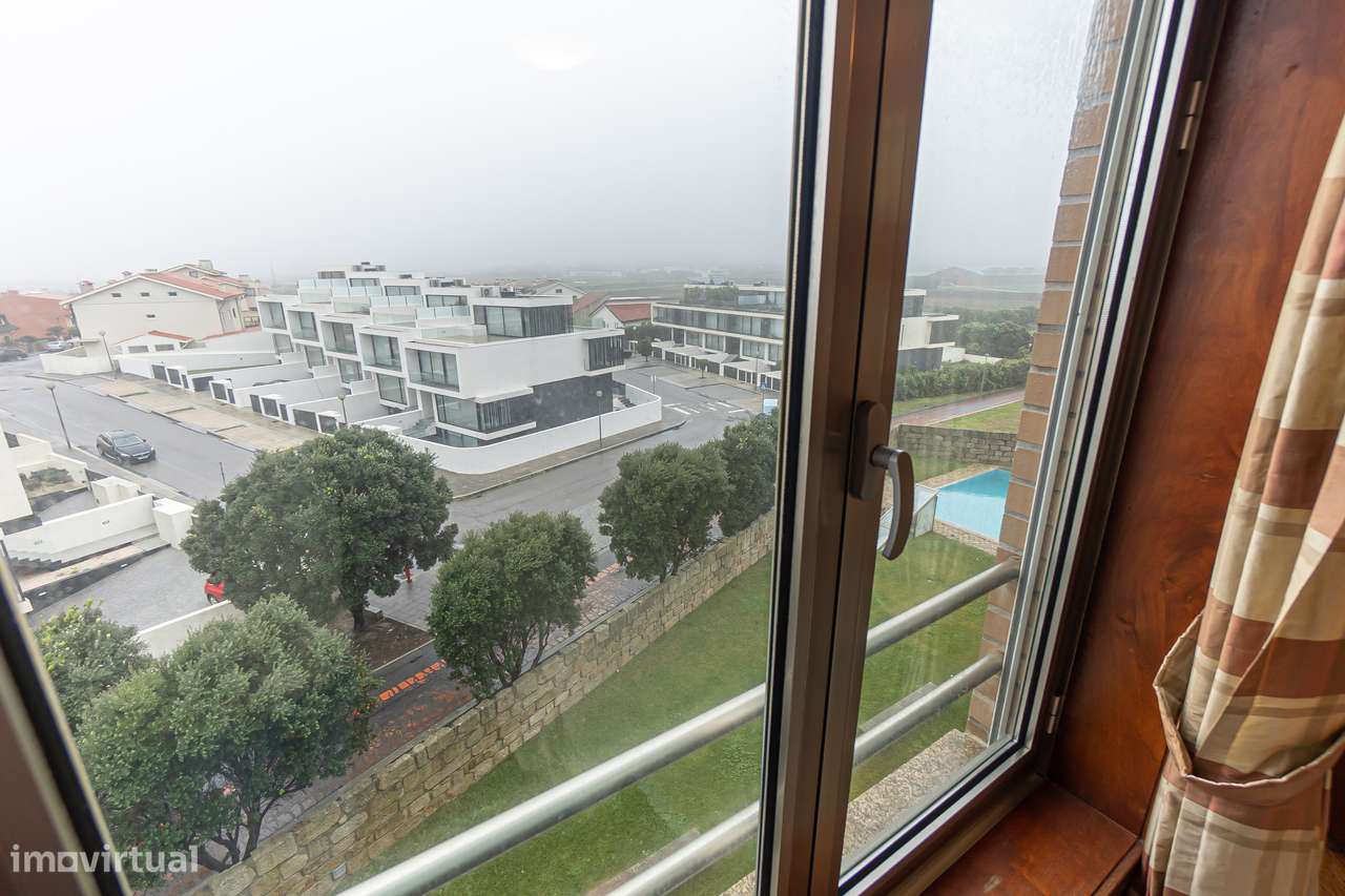 T2 no Último Piso | Condomínio Privado com Piscina | Vista Mar-23