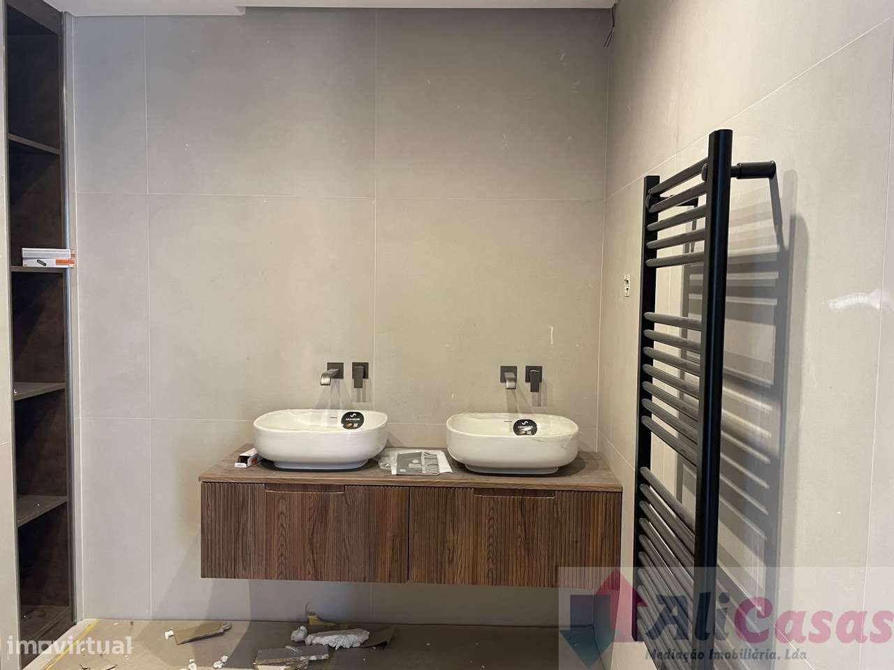 **Apartamento Único à Venda com vista para a Baía**-18