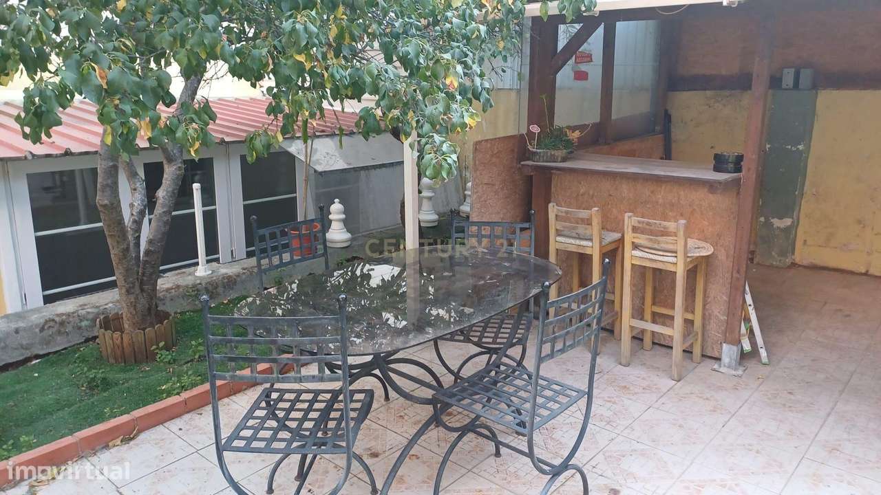 Apartamento T2+1 com Terraço no Centro de Odivelas-27