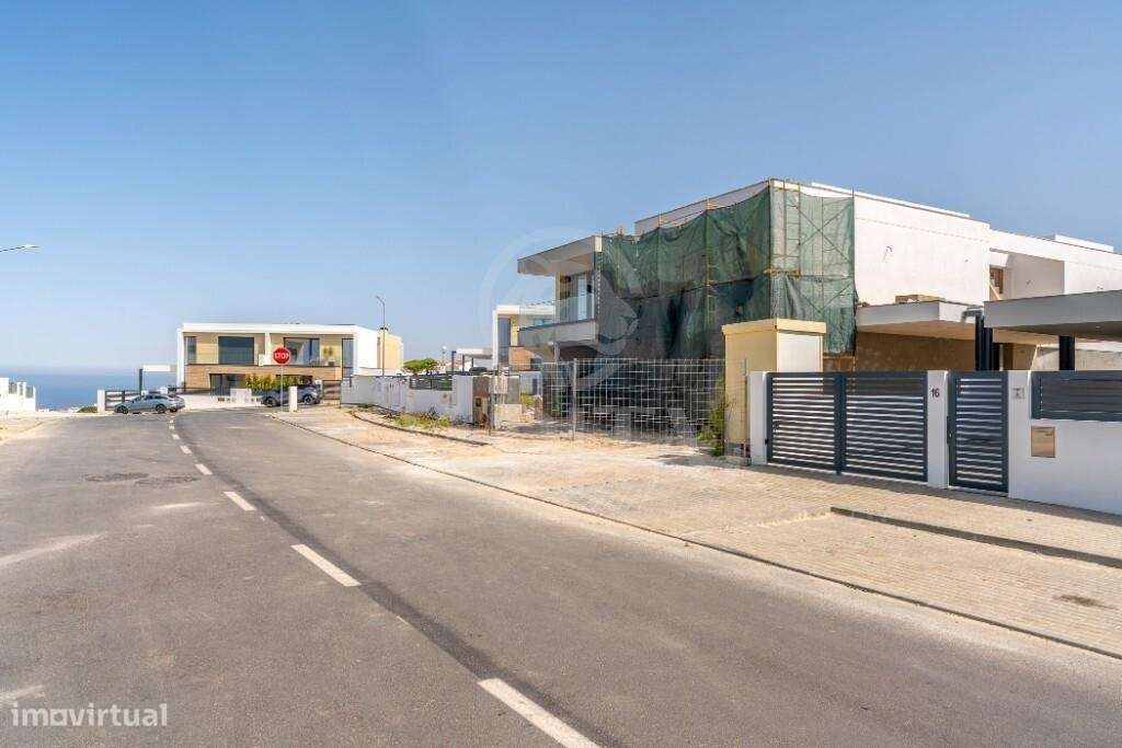 Moradia T4 de Luxo com Vista Mar: O Seu Refúgio Na Ericeira!-23