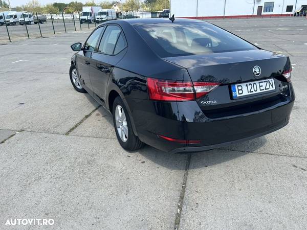 Skoda Superb 2.0 TDI Ambition - 4