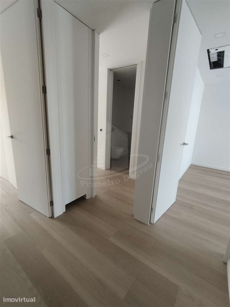 Moradia de 2 pisos com vistas fabulosas-21