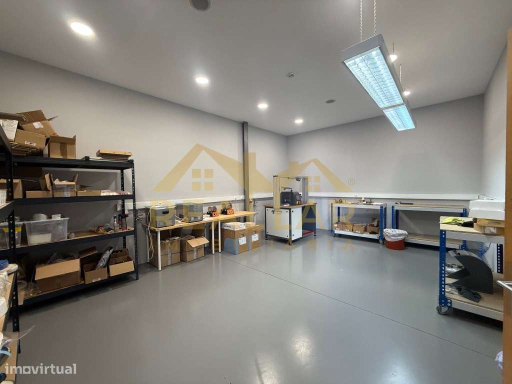 Excelente Oportunidade - Armazém com Escritórios em Aveleda, junto ... - Grande imagem: 4/27