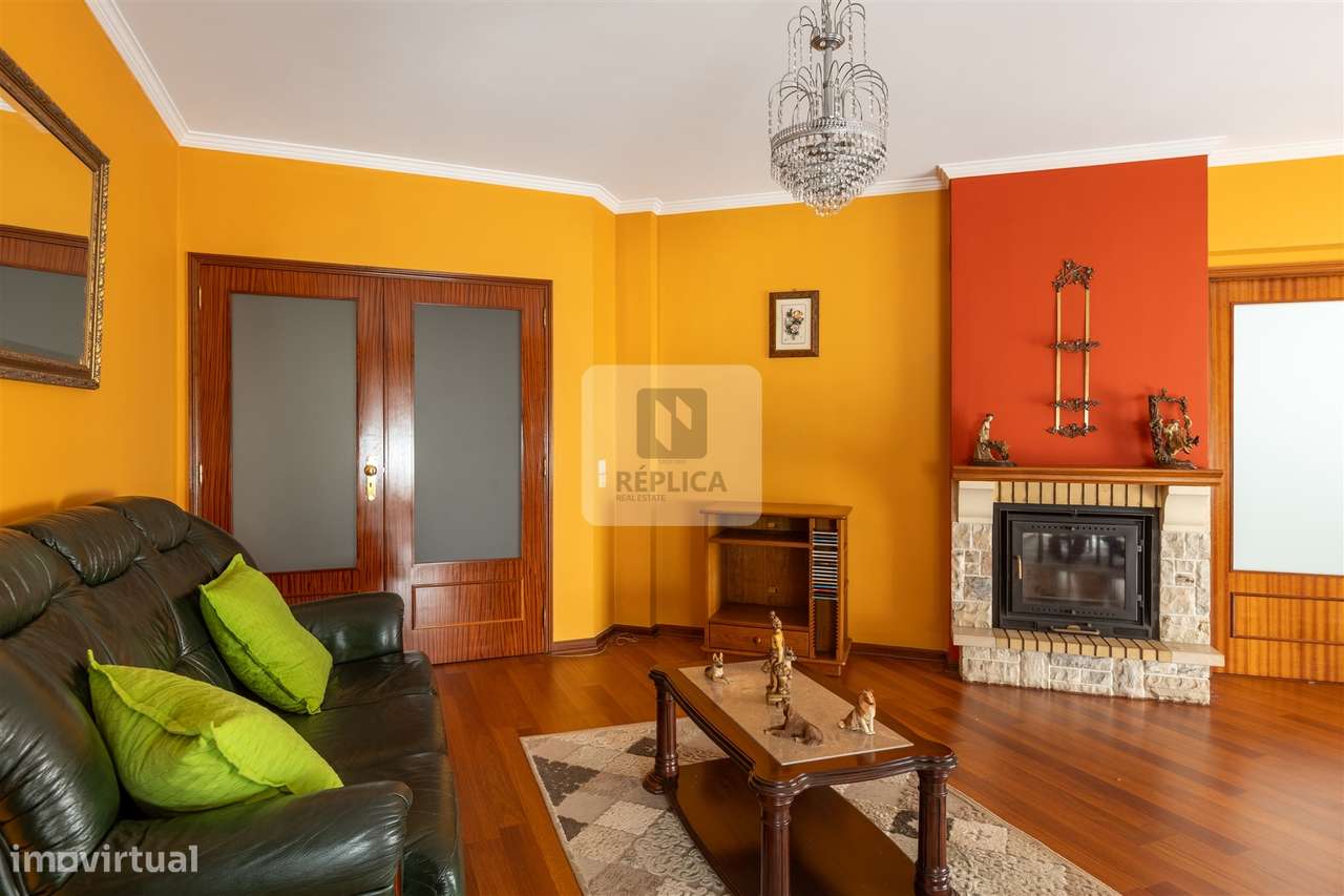 Apartamento T2 com varanda e Garagem em Matosinhos-9