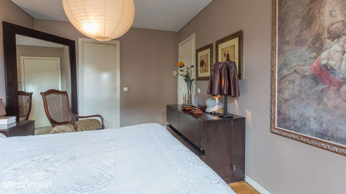 Quarto - localizado em Lordelo do Ouro Porto - Grande imagem: 5/23