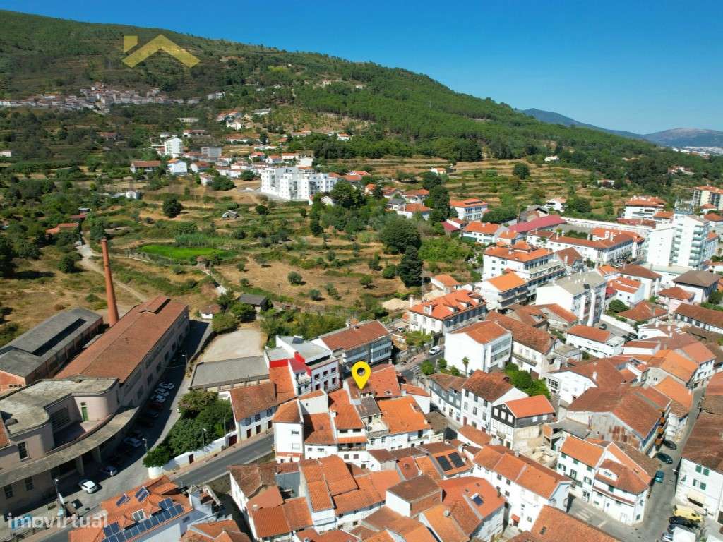 Prédio com enorme potencial no Tortosendo, concelho da Covilhã. - Grande imagem: 3/26