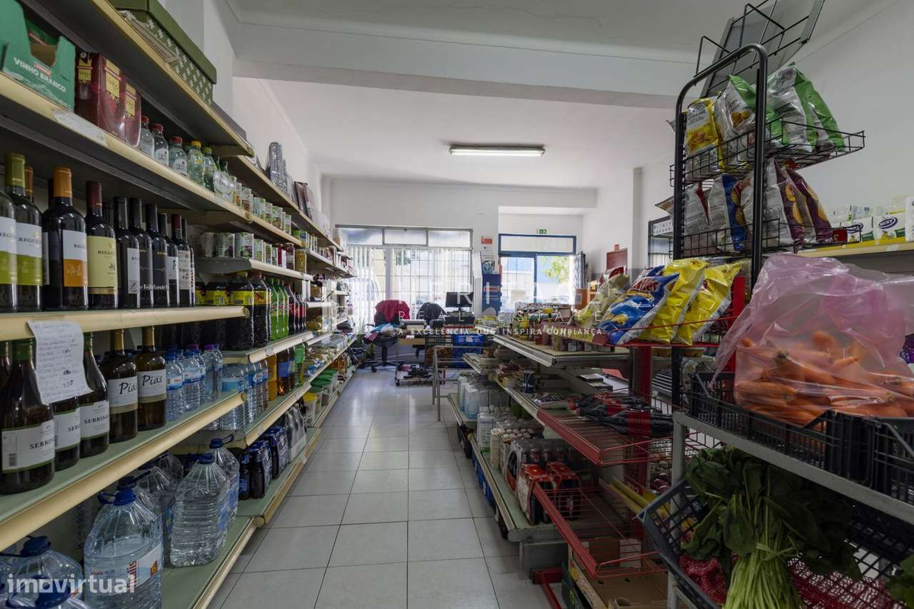 Oportunidade no Barreiro trespasse mercearia em funcionamento por 11.0-8