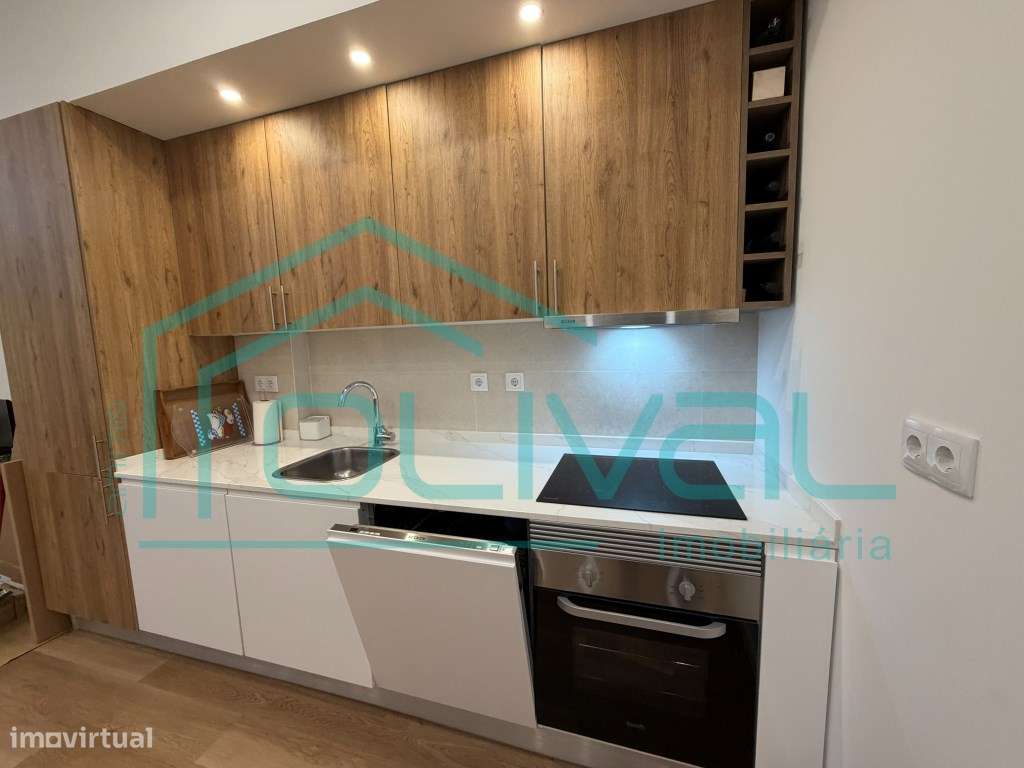 Loja destinada a comercio transformada habitação tipologia T3 - Grande imagem: 3/13