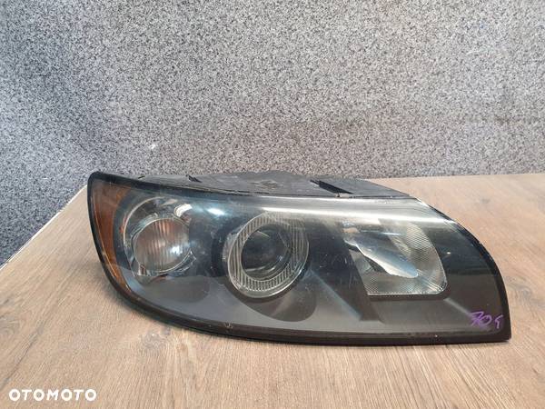 VOLVO V50 S40 LAMPA PRAWY PRZÓD PRZEDNIA - 1