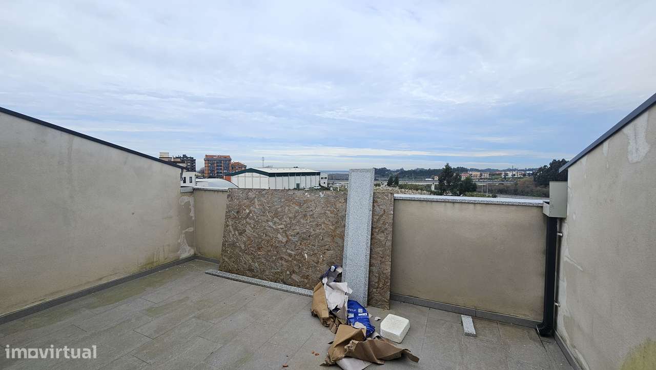 T2 Duplex | Novo | Garagem fechada - Grande imagem: 2/22