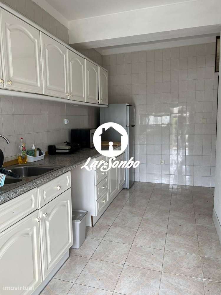 Apartamento T2+1 com CAVE e TERRAÇO de 80m2 à constituição-18